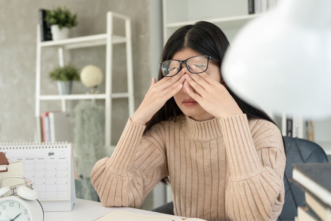 Ansiedade ou Angústia? O que o corpo tenta dizer quando faltam palavras.